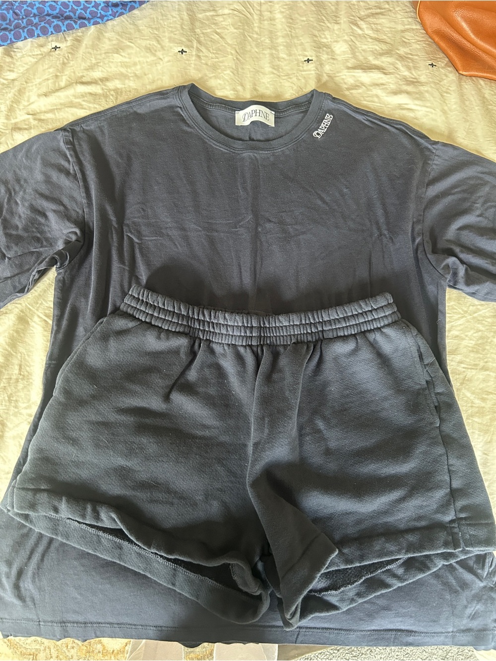 Daphne Hannah Tee and Golden Night Shorts Lounge Set Navy Sz S - Picture 4 of 9